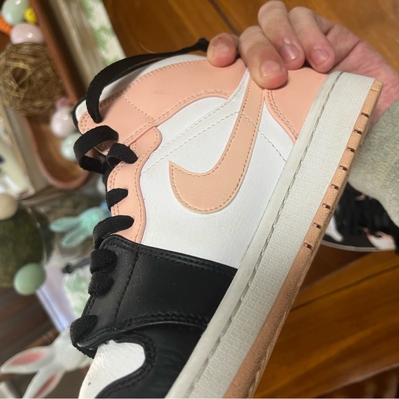 Air Jordan 1s Women's High-Top OG SE Sneakers - Bubble Gum - Picture 7 of 8